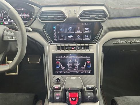 Used 2023 Lamborghini Urus Performante AWD/4WD image 43