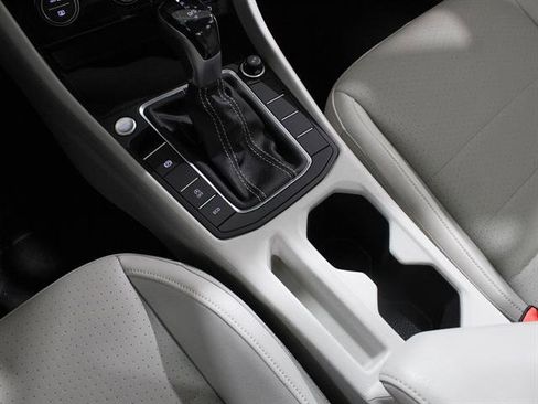 Certified 2023 Volkswagen Jetta SE image 14