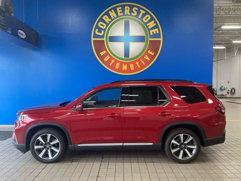 Used 2023 Honda Pilot Touring image 18