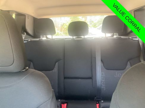 Used 2017 Jeep Renegade Latitude AWD/4WD image 25