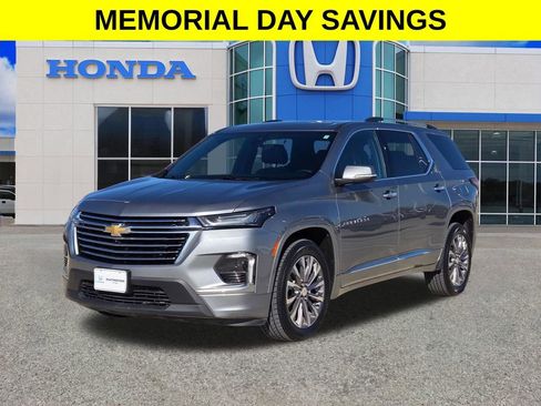 Used 2023 Chevrolet Traverse Premier FWD image 7