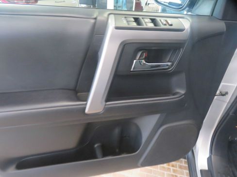 Used 2022 Toyota 4Runner SR5 AWD/4WD image 14