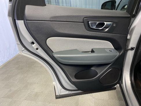 Used 2022 Volvo XC60 B5 R-Design image 24