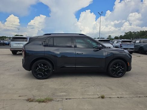 New 2027 Kia EV3 Wind FWD image 8