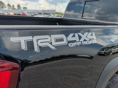 Used 2019 Toyota Tacoma TRD Off-Road AWD/4WD image 19