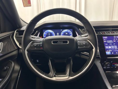 Used 2022 Jeep Grand Cherokee L Laredo AWD/4WD image 8