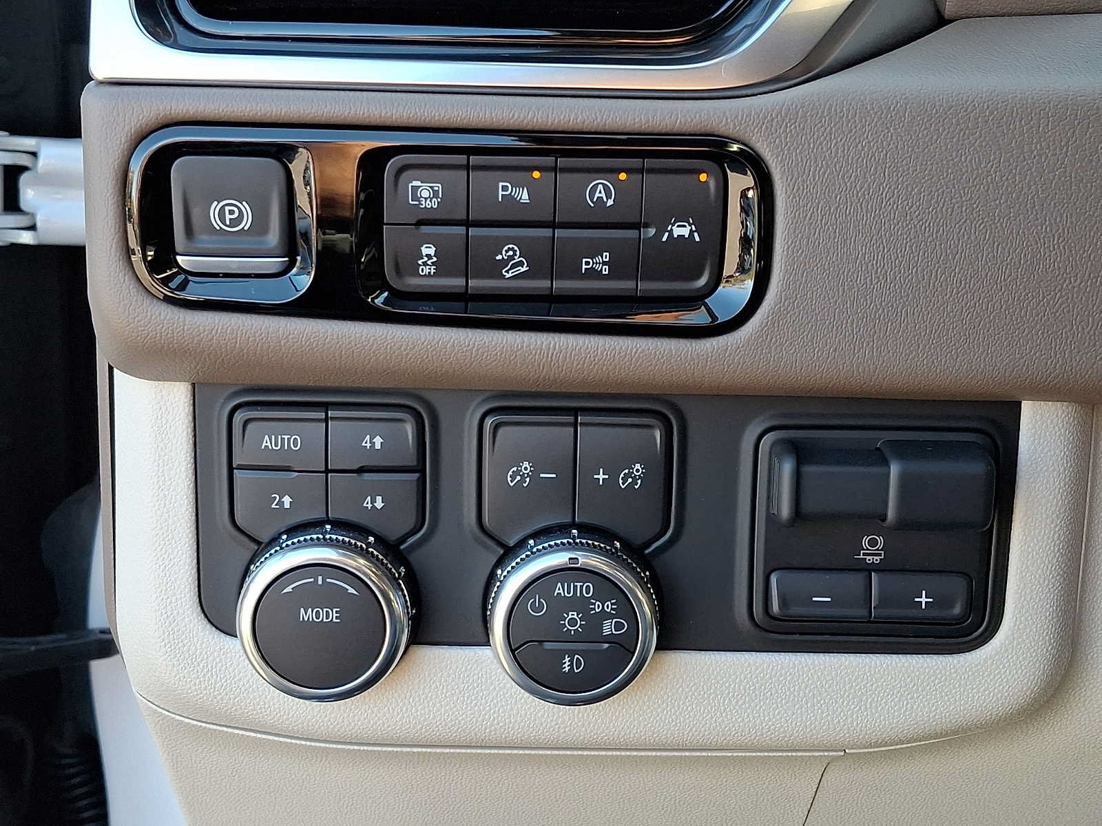 Used 2025 GMC Yukon Denali w/ Denali Reserve Package AWD/4WD image 27
