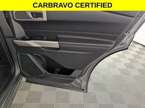Used 2023 Ford Explorer XLT AWD/4WD image 32