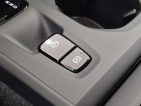 Used 2025 Volvo XC40 B5 Core AWD/4WD image 26