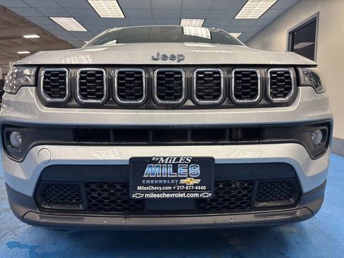 Used 2024 Jeep Compass Latitude AWD/4WD image 16