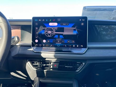 New 2025 Volkswagen Tiguan SE R-Line image 45