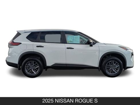 Used 2025 Nissan Rogue S image 6
