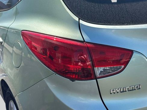 Used 2010 Hyundai Tucson GLS FWD image 14