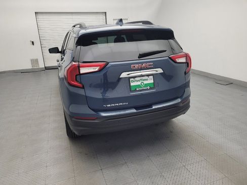 Used 2024 GMC Terrain SLE w/ Driver Convenience Package FWD image 6