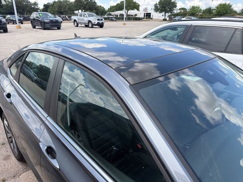 Used 2024 Volkswagen Jetta SE FWD image 5