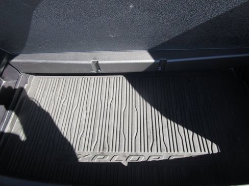 Used 2022 Ford Explorer Limited w/ Equipment Group 301A image 13