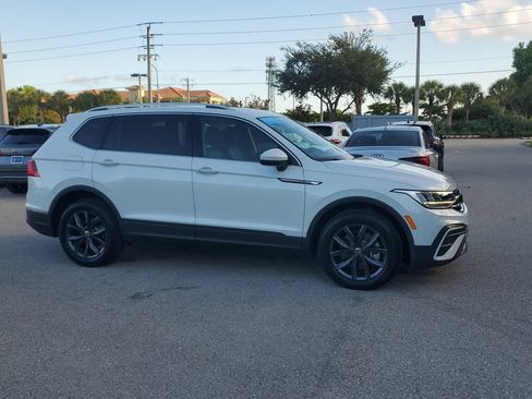 Certified 2023 Volkswagen Tiguan SE w/ Panoramic Sunroof Package FWD image 4