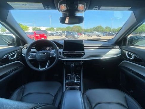 Used 2025 Jeep Compass Limited AWD/4WD image 9
