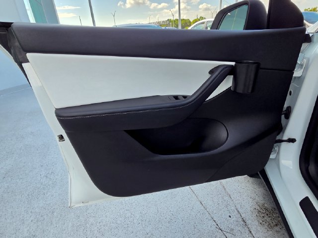 Used 2022 Tesla Model Y Performance AWD/4WD image 29