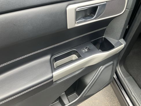 Used 2022 Ford Explorer XLT w/ Equipment Group 202A image 14