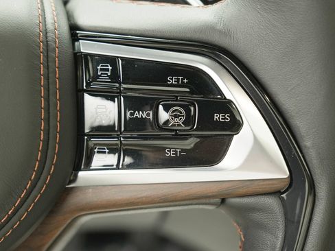 Used 2024 Jeep Grand Cherokee L Summit w/ Advanced Protech Group IV AWD/4WD image 23
