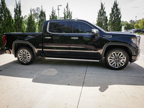 Used 2024 GMC Sierra 1500 Denali Ultimate image 11