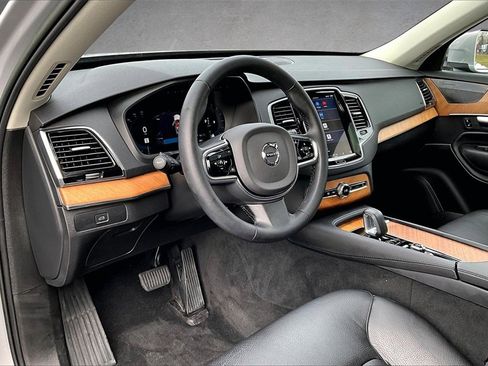 Certified 2023 Volvo XC90 B6 Plus image 17