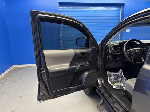 Used 2018 Toyota Tacoma SR w/ SR Convenience Package AWD/4WD image 10