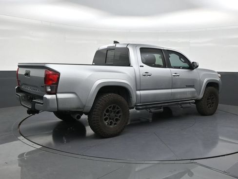 Used 2022 Toyota Tacoma SR5 w/ Technology Package RWD image 5