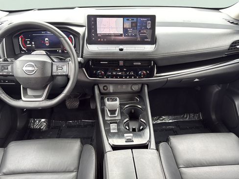 Used 2025 Nissan Rogue SL w/ Tech Package FWD image 17