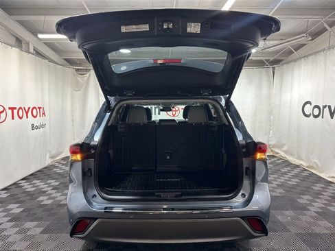 Used 2024 Toyota Highlander Platinum image 17