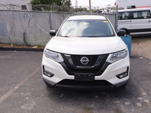 Used 2018 Nissan Rogue SV w/ Premium Package image 3