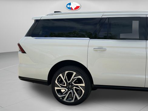 New 2026 Lincoln Navigator L Black Label AWD/4WD image 29