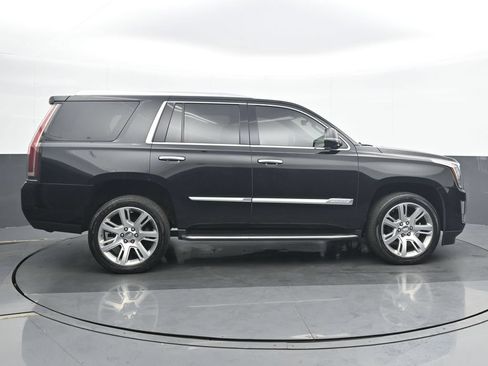 Used 2019 Cadillac Escalade Luxury AWD/4WD image 7