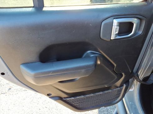 Used 2023 Jeep Gladiator Sport image 23