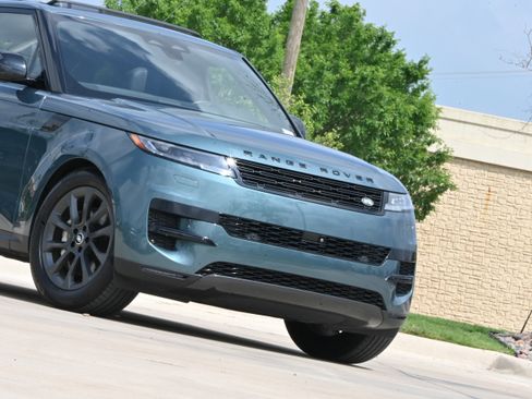 Used 2025 Land Rover Range Rover Sport SE AWD/4WD image 36