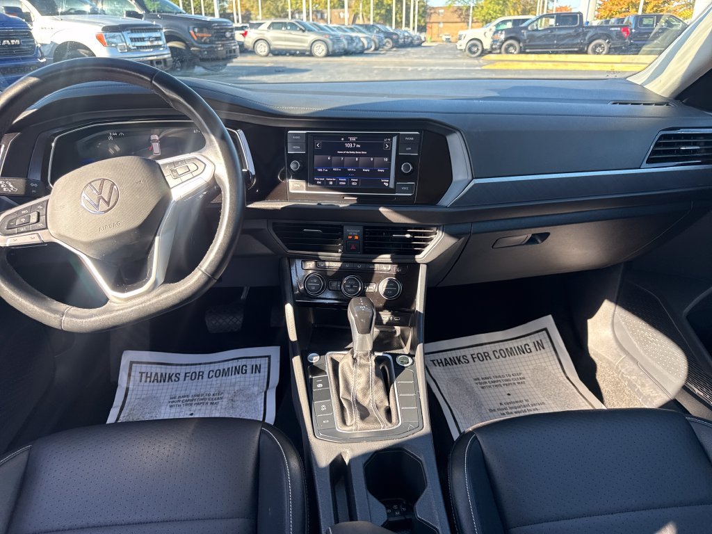 Used 2024 Volkswagen Jetta SE FWD image 16