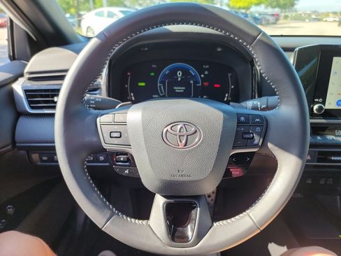 Used 2025 Toyota Camry SE w/ Convenience Package FWD image 20