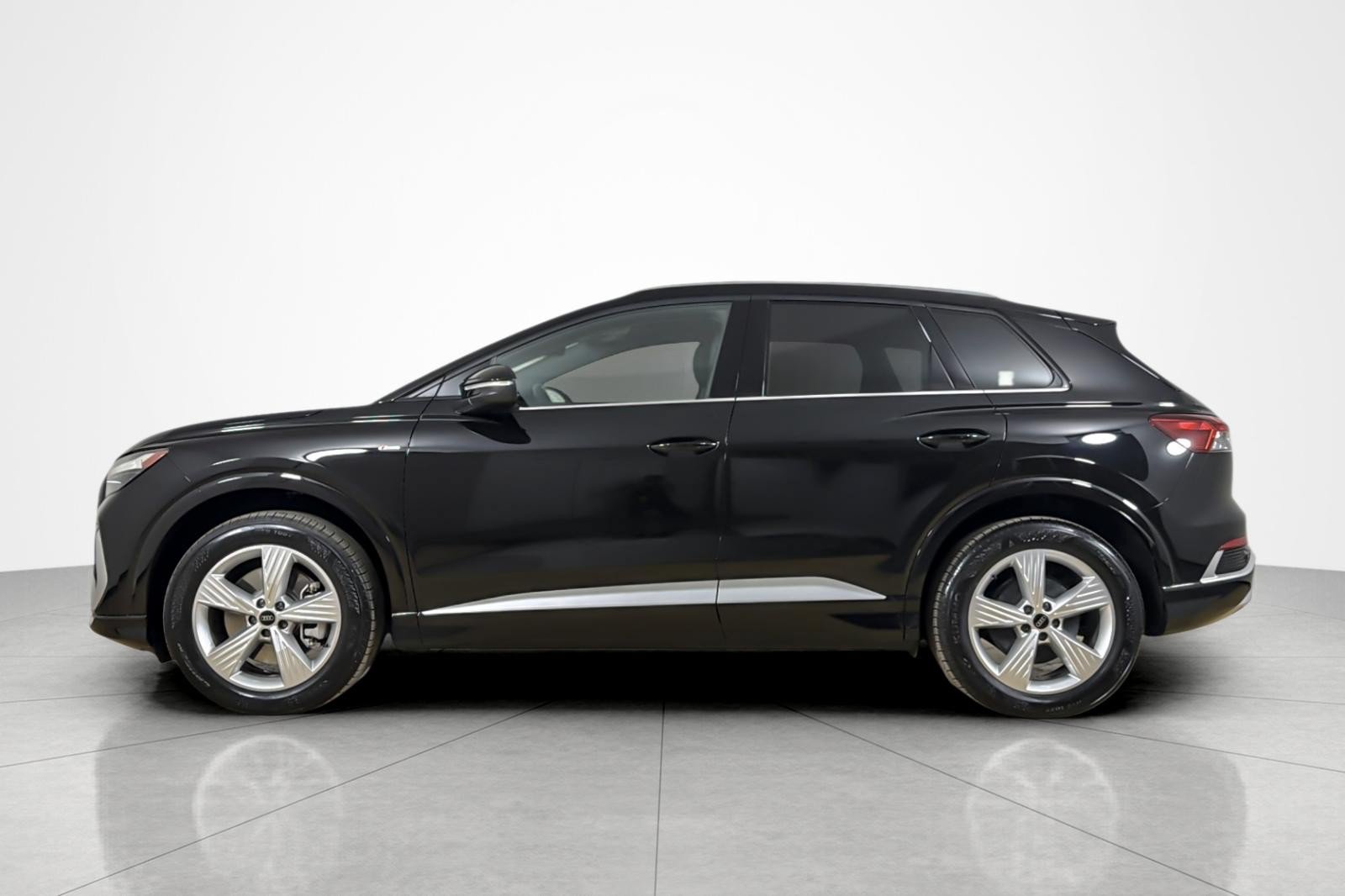 Certified 2023 Audi Q4 e-tron Premium w/ Convenience Package AWD/4WD image 2