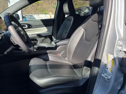 Used 2025 Jeep Compass Limited AWD/4WD image 37