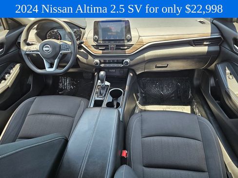 Used 2024 Nissan Altima 2.5 SV FWD image 15