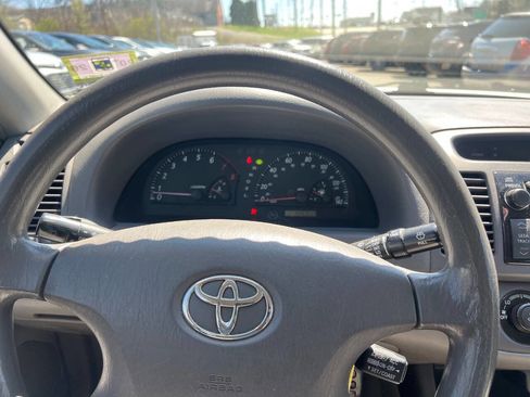Used 2004 Toyota Camry LE image 18