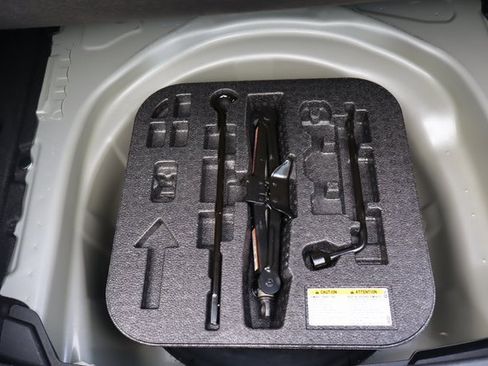 Used 2023 Toyota Corolla LE image 21