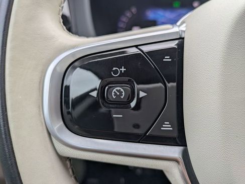 Certified 2023 Volvo XC60 B6 Ultimate w/ Protection Package Premier AWD/4WD image 17