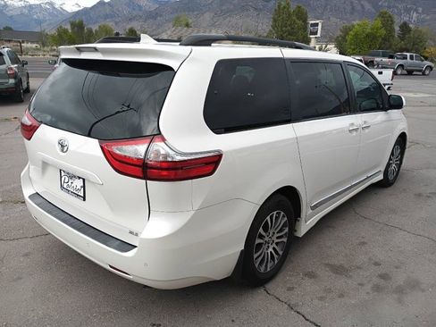 Used 2019 Toyota Sienna XLE w/ XLE Navigation Package FWD image 5