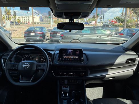 Used 2025 Nissan Rogue SV image 35