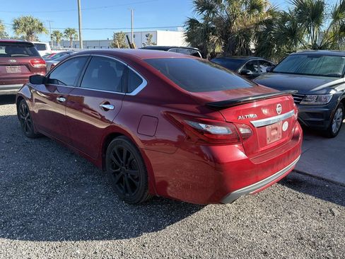 Used 2017 Nissan Altima 2.5 SR w/ Midnight Edition Package FWD image 5