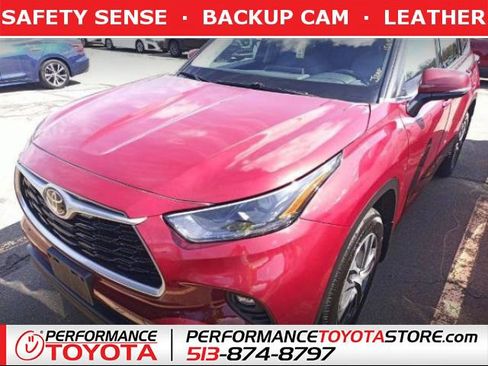 Used 2022 Toyota Highlander XLE AWD/4WD image 1