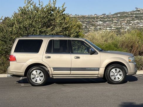 Used 2008 Lincoln Navigator 2WD image 8