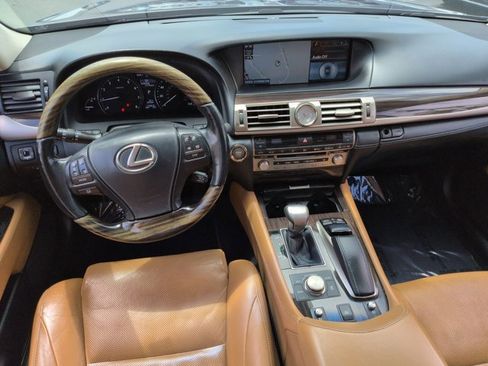 Used 2013 Lexus LS 460 w/ Comfort Pkg RWD image 19